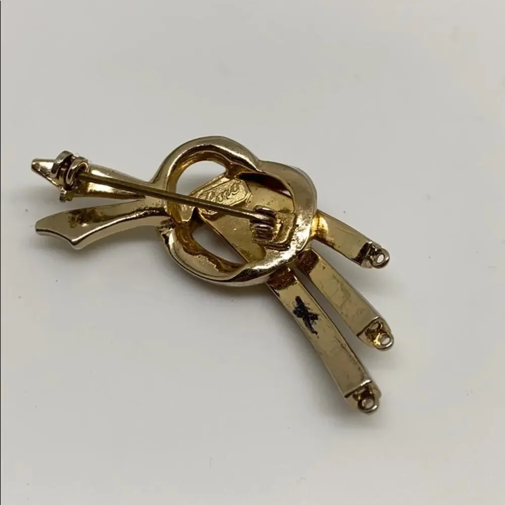 Vintage Coro costume jewelry brooch